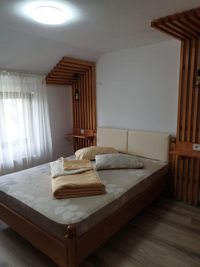 Motel Mesterul Manole คูร์ตา เด อาร์เจช ภายนอก รูปภาพ