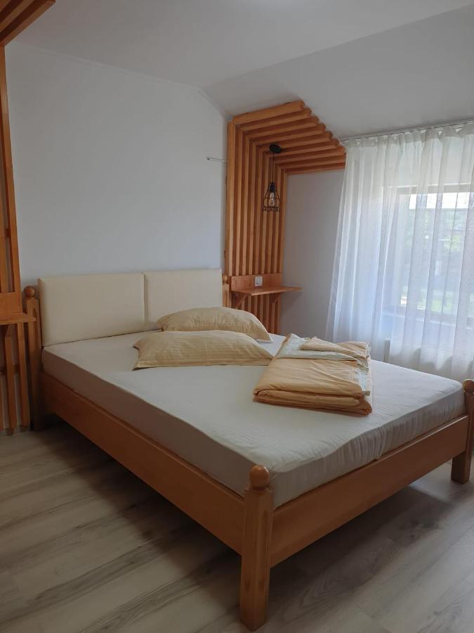 Motel Mesterul Manole คูร์ตา เด อาร์เจช ภายนอก รูปภาพ