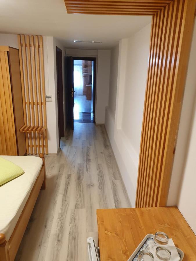 Motel Mesterul Manole คูร์ตา เด อาร์เจช ภายนอก รูปภาพ